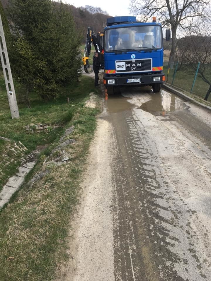 Awaria sieci w Siedlcu i brak wody. Pękły azbestowe rury. Takie problemy są co kilka dni 