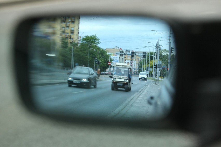 Meleksy opanowały Wrocław. Inni kierowcy: Jeżdżą jak chcą i gdzie chcą! 