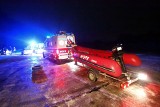 Wypadek nad Odrą. Driftujące na lodzie BMW z młodymi ludźmi spadło z wysokiego nabrzeża do rzeki! Auto zatonęło