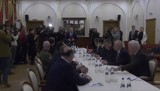Zakończyła się pierwsza tura rozmów Ukraina – Rosja. Przedstawiciel prezydenta Wołodymyra Zełenskiego poinformował o ich przebiegu