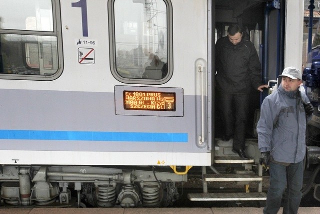 Pociąg relacji Warszawa Szczecin uległ awarii przez co doszło do opóźnień.