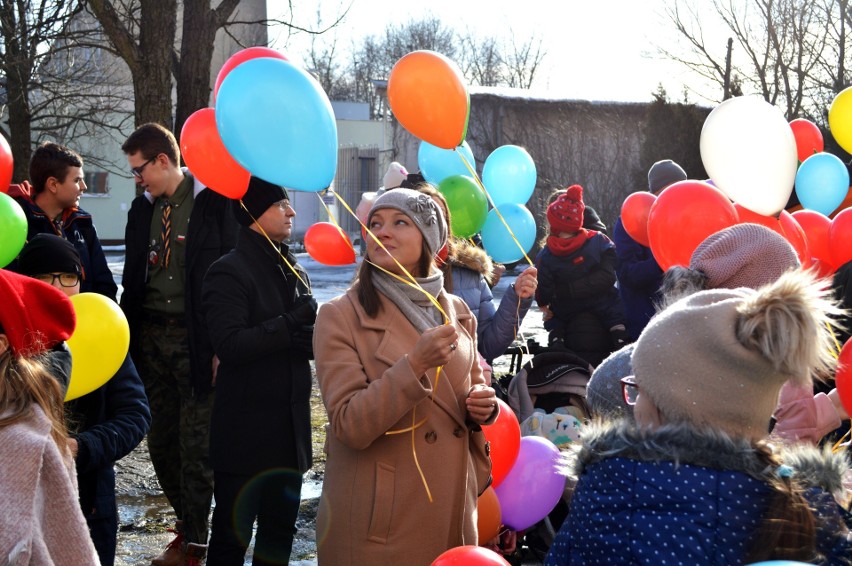 Balony z marzeniami odleciały w niebo. Fundacja "Pomóż Im" świętuje Dzień Dziecka z Chorobą Nowotworową [galeria]