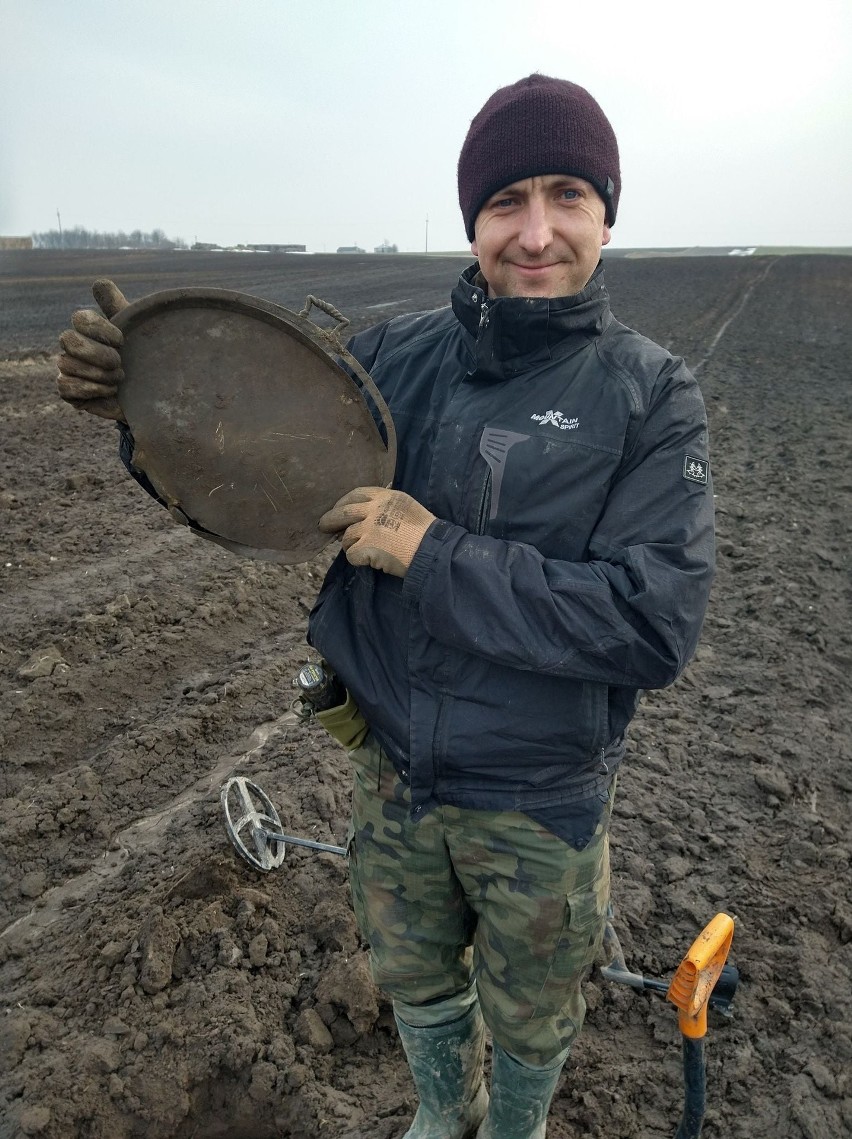 Dwóch następujących tuż po sobie odkryć dokonali Kamil...