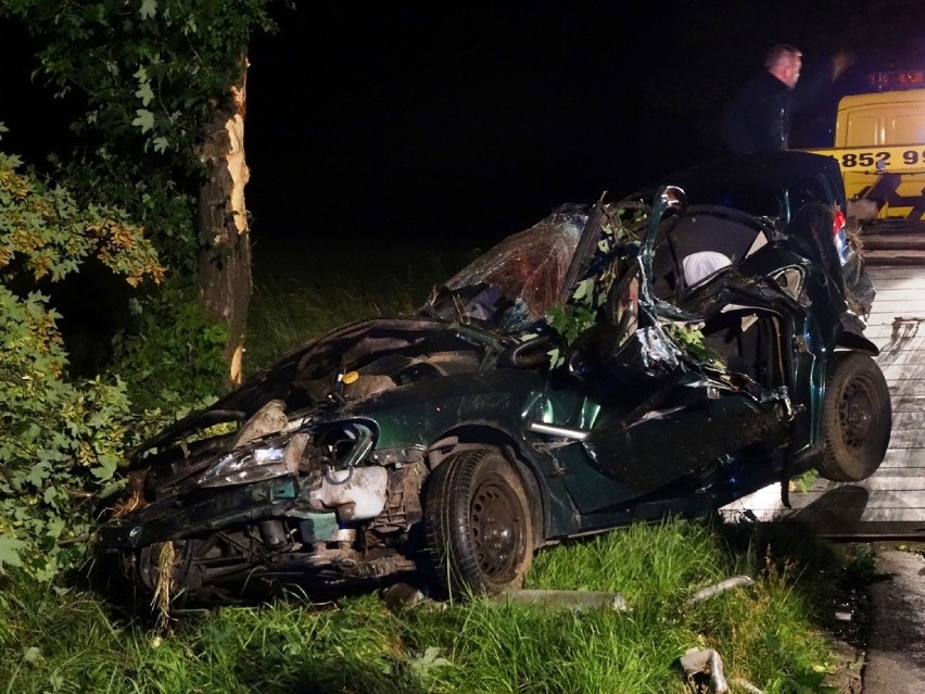 Wypadek w Roszkowie: Nie żyje kierowca opla