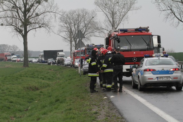 Wypadek na drodze krajowej nr 25 pod Oleśnicą. Zdjęcie ilustracyjne