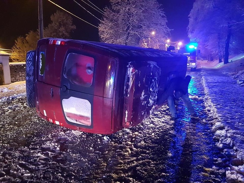 Bolesław. Jak doszło do wypadku pasażerskiego busa? Ktoś zajechał mu drogę?