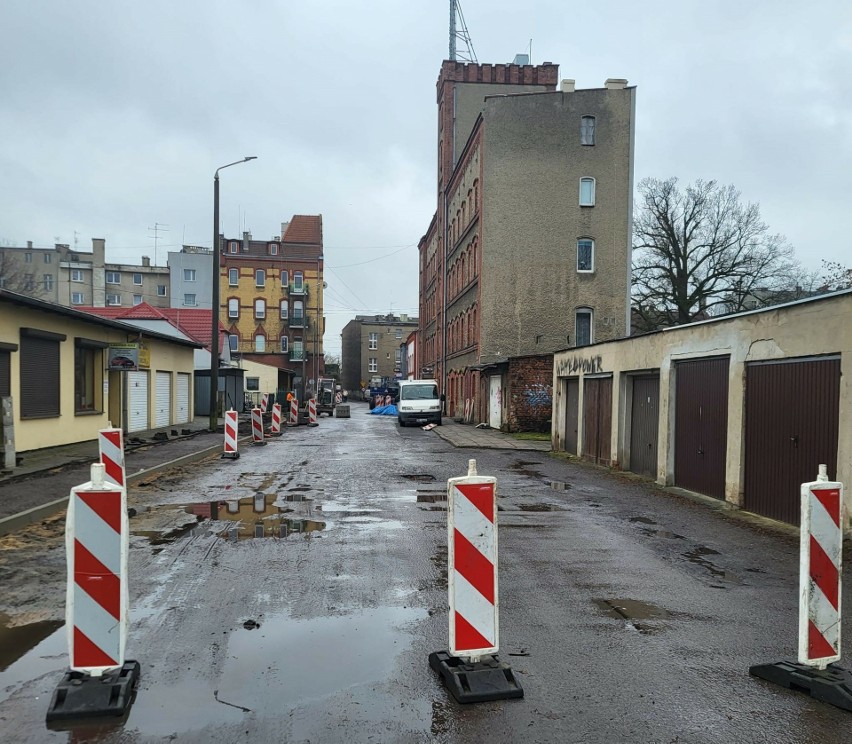 Rozpoczął się drugi etap remontu dróg w centrum Kluczborka....