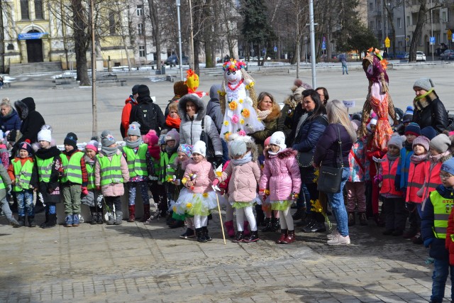 Częstochowskie dzieci pożegnały zimę, przegnały Marzannę