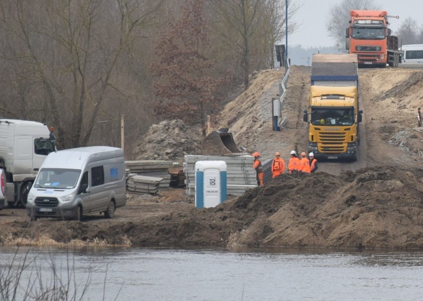 Ostrołęka. Most kolejowy demontowany. Prace ruszyły pełną parą. 1.03.2021. Zdjęcia
