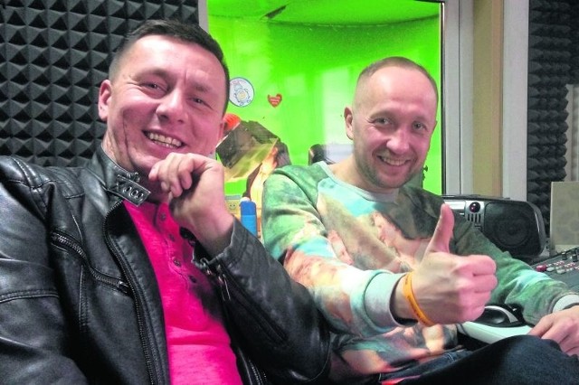 Znani muzycy disco polo Zbigniew Perkowski (na zdjęciu z prawej) i Piotr Kobyliński na antenie Radia Jard typują swoje hity.