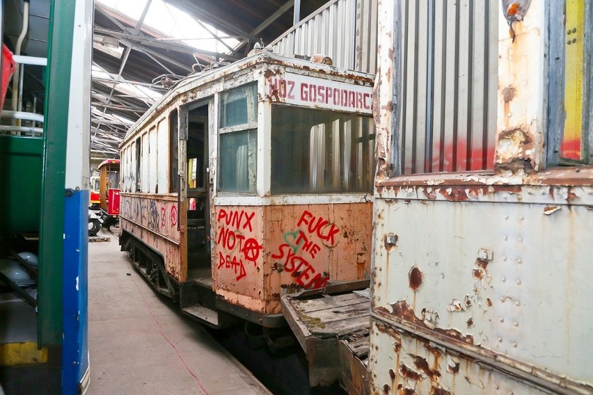 Oto zabytkowe wrocławskie tramwaje i autobusy [FILM, ZDJĘCIA]