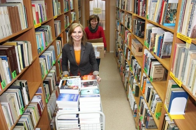 - Książki są już u nas, ale musimy je jeszcze zaindeksować - mówi Daria Szeliga z miejskiej biblioteki w Strzelcach Opolskich.