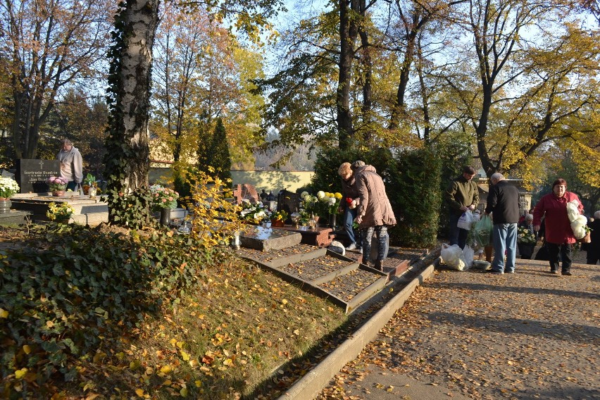 Rybnik: Pierwsze korki, wolne parkingi, ludzie sprzątający...