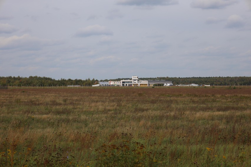 Miasto Mielec chce sprzedać 3 hektary terenu przy lotnisku. Jest protest