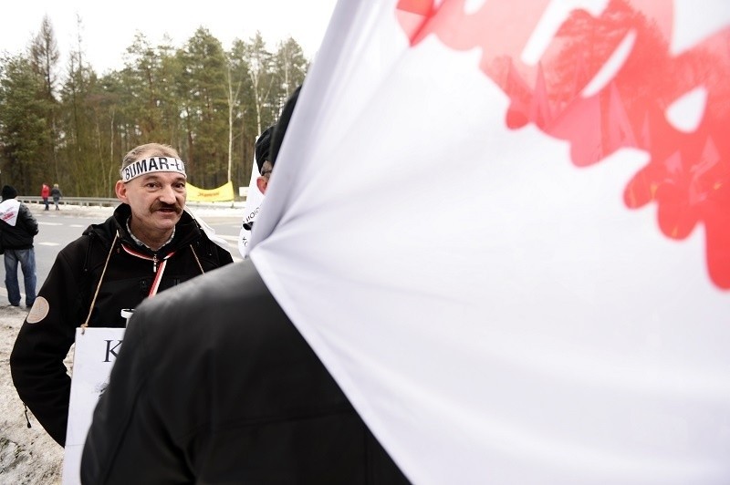 Strajk na Śląsku: Górnicy zablokowali drogi DK1 w...