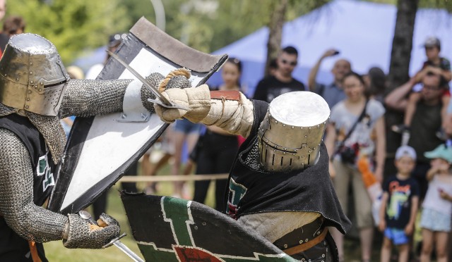 W Rzeszowie trwa 9 Dzień Odkrywców - Interaktywny Piknik Wiedzy. Popularyzująca naukę i technikę impreza odbywa się przy Politechnice Rzeszowskiej. Zakończy się o godz. 18.Szczegóły: Dziś w Rzeszowie Dzień Odkrywców - Interaktywny Piknik Wiedzy. W programie prezentacje, konkursy, wystawy, wykłady, warsztatyZOBACZ TEŻ: Cyfrowe muzeum w Tokio. Nieziemskie wizualizacje łączą sztukę z technologiąRUPTLY/x-news