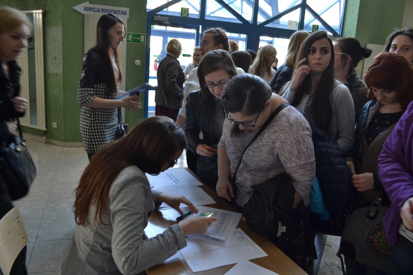 Wybory elektorów na Politechnice Częstochowskiej ZDJĘCIA Studencka komisja nie przyszła na wybory