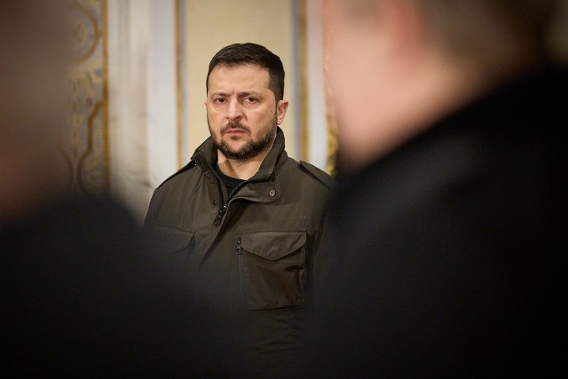 Ukrainska Prawda: Otoczenie Zełenskiego zaczęło obawiać się Załużnego jeszcze na początku marca 2022 roku.