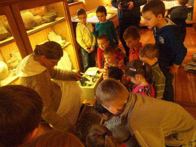 Dzieci podczas zajęć w Muzeum Diecezjalnym.