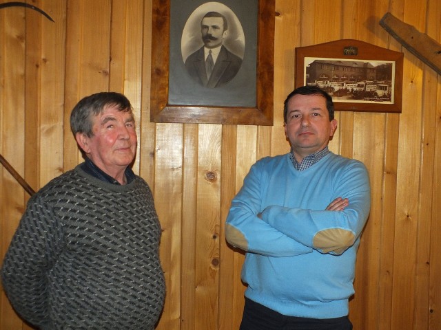 Wiesław Wszołek i Aleksaner Kamiński nie kryją dumy z osiągnięć kilku pokoleń swojej rodzini, od zawsze związani są z Binarową.