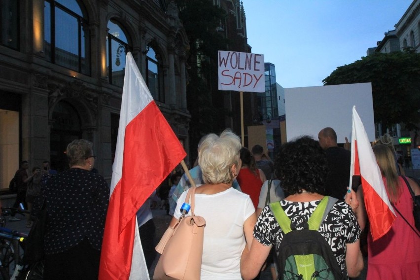 10 tysięcy osób protestowało we Wrocławiu w obronie sądów