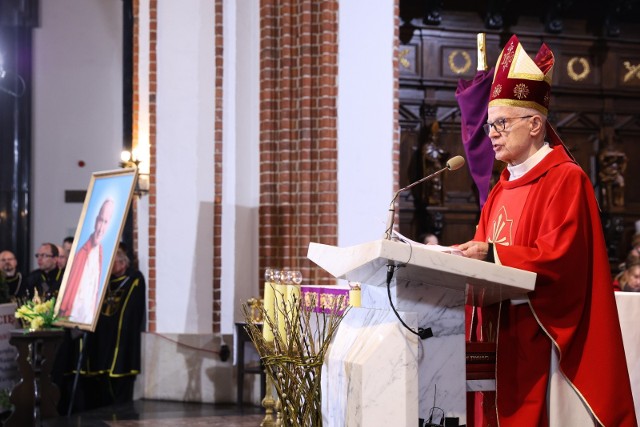 W Warszawie odbyła się uroczysta msza święta w intencji Jana Pawła II.