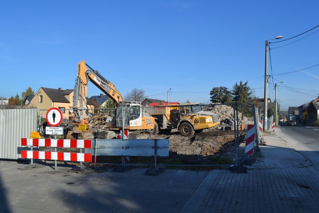 W Byczynie, dzielnicy Jaworzna trwają wyburzania pod remont DK79. Zobacz kolejne zdjęcia. Przesuń w prawo - wciśnij strzałkę lub przycisk NASTĘPNE