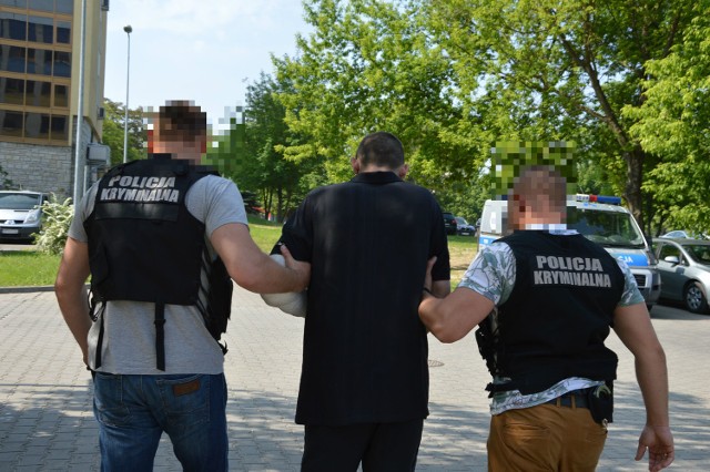 Policjanci zatrzymali pijanego 25-latka podejrzanego o podpalenie mieszkania na Ustroniu w Radomiu, w którym zginął 51-letni mężczyzna.