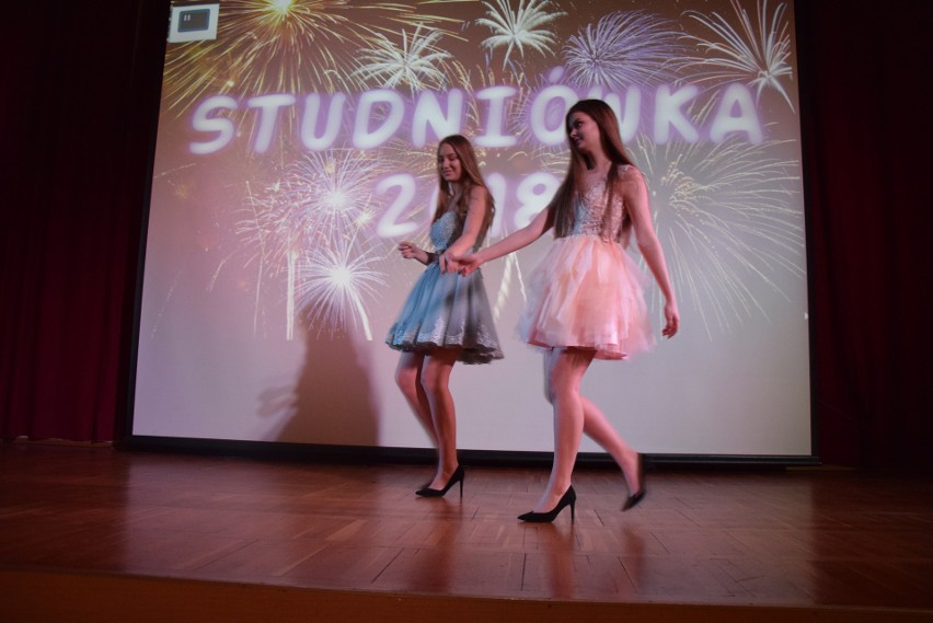 Moda studniówkowa 2018. Pokaz w Zespole Szkół nr 1 im....