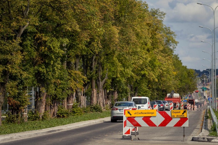 Przebudowa Ciołkowskiego zakończy się dopiero w połowie...