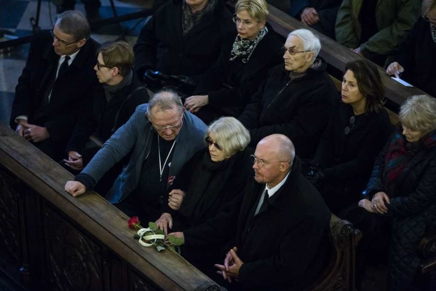 Na pogrzebie Andrzeja Wajdy była cała Polska [ZDJĘCIA, WIDEO]