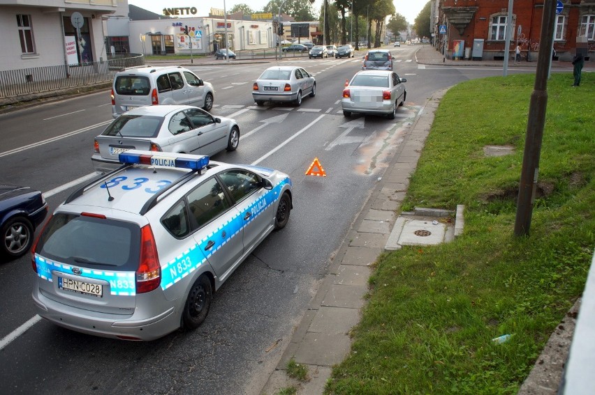 W poniedziałek rano  na ulicy Tuwima w Słupsku doszło do...