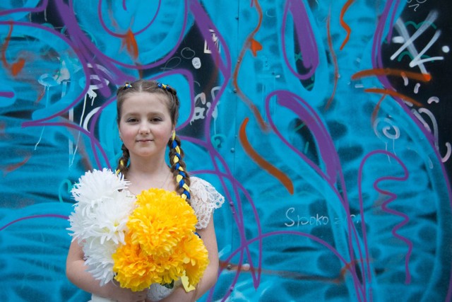 Koncert dla Ukrainy odbędzie się w niedziele 22 maja 2022 r. o godzinie 17.30 w Pawilonie przy ul. Ewangelickiej 1 w Poznaniu. Na zdjęciu jest Alina, która przyjechała z mamą z Umania - dziewczynka wystąpi podczas koncertu