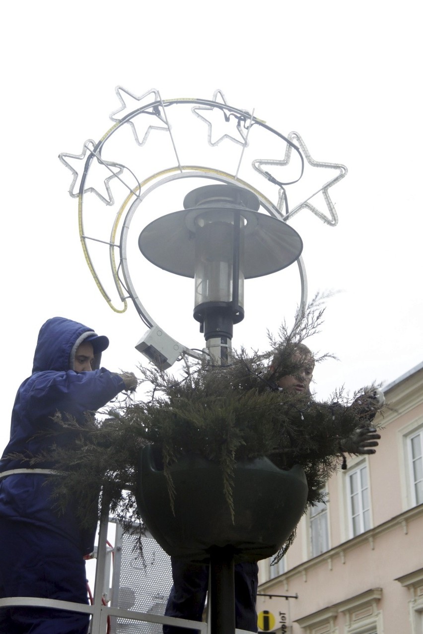 Na lubelskim deptaku pojawiły się już dekoracje świąteczne