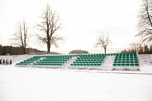 Tak prezentuje się rozbudowana baza sportowa w Toporni w zimowej szacie.
