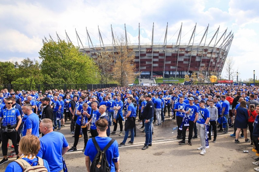 Zobacz kolejne zdjęcia. Przesuwaj zdjęcia w prawo - naciśnij...