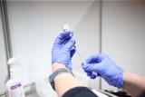 Szczepienia w Rybniku: Część nauczycieli skarży się na dolegliwości po szczepieniu przeciw COVID19