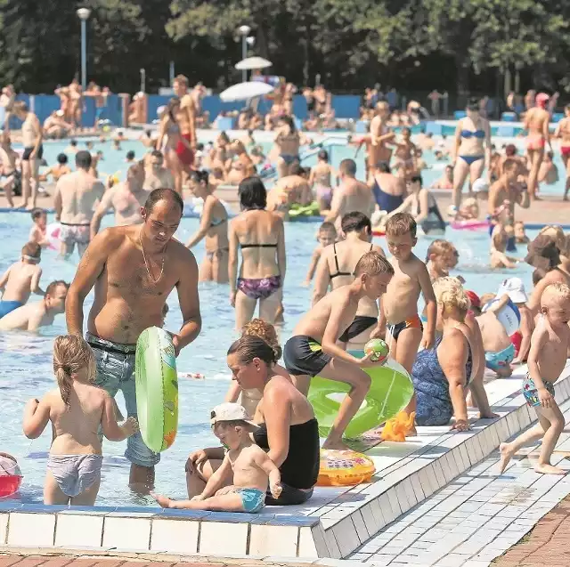 W upalne dni basen na Wejherowskiej pęka w szwach. Dlatego wrocławianie szukają innych miejsc, gdzie mogliby spędzić czas