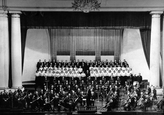 Orkiestra i Chór Filharmonii pod dyrekcją Bohdana Wodiczki, lata 50.