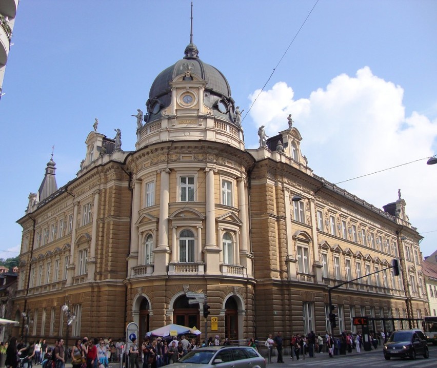 Budynek poczty w Ljubljanie, któremu zaoszczędzono...