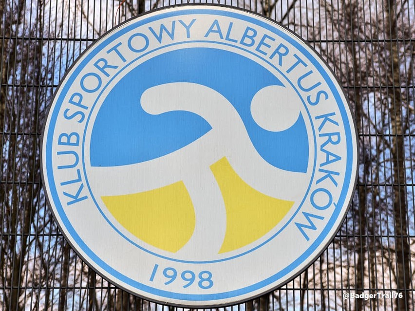 Fundacja "Pasiaste Marzenia" pomogła Albertusowi Kraków, który miał zniszczone boisko