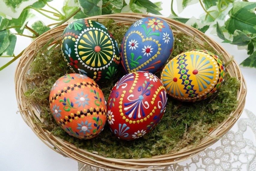 Malowanie jajek, świąteczne dania, prezentacja zwyczajów. Wielkanocne spotkanie polsko-ukraińskie w świetlicy „Przyjdź i odpocznij” 
