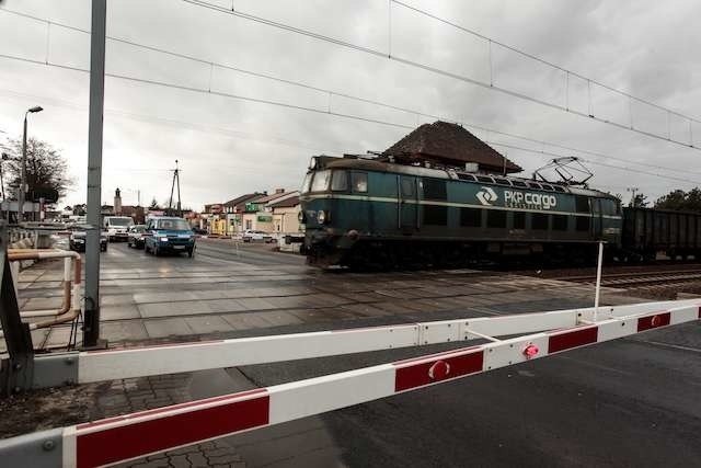 Obwodnica Brzozy rozwiązałaby wiele kłopotów mieszkańców. Nie tylko ograniczyłaby ruch ciężarówek, ale też skróciła korki na przejeździe kolejowym