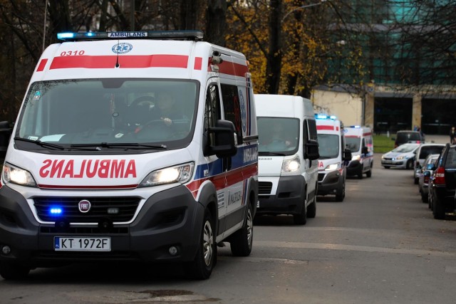 Tuż przed świętami Bożego Narodzenia do szpitala na Bielanach trafił pacjent wymagający opieki kardiochirurgicznej. Dostał ją w Wojskowym Szpitalu Klinicznym w Bydgoszczy, ale po drodze był jeszcze w... szpitalu w Grudziądzu, gdzie na oddziale nie było anestezjologa. Dlaczego wożono go od szpitala do szpitala? Co na to szpital na Bielanach?Czytaj więcej na kolejnych stronach >>>> Tekst: Paulina Błaszkiewicz