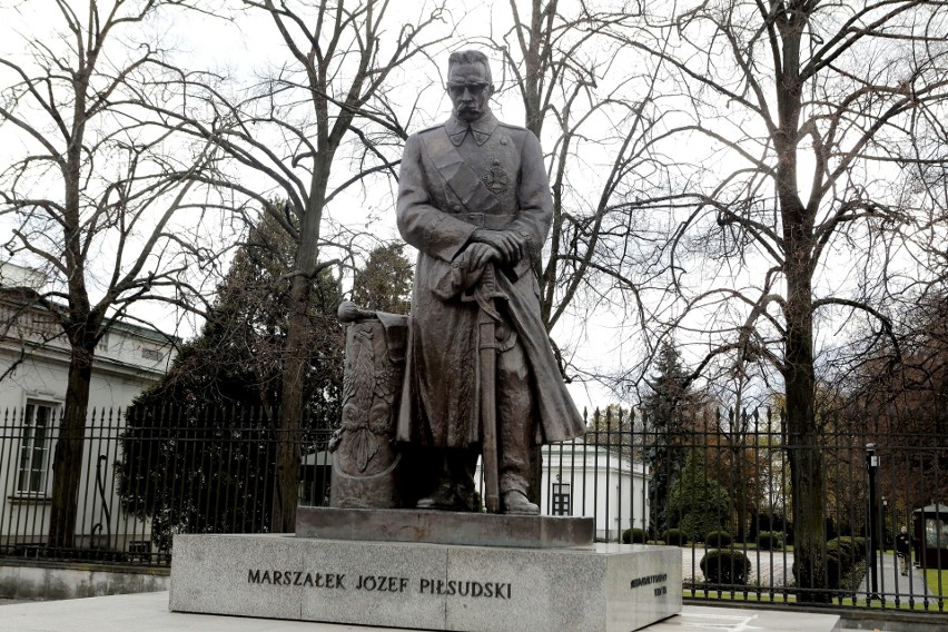 Pomnik Józefa Piłsudskiego w Warszawie przy Belwederze,...