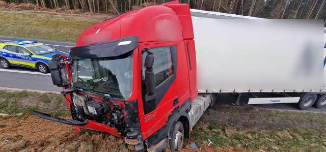 Do groźnego zdarzenia doszło w poniedziałek w godzinach popołudniowych na drodze krajowej nr 6 w Karnieszewicach.