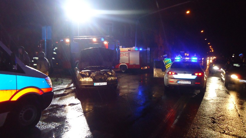 Wypadek na skrzyżowaniu w Koluszkach. Trzy osoby ranne! [zdjęcia]