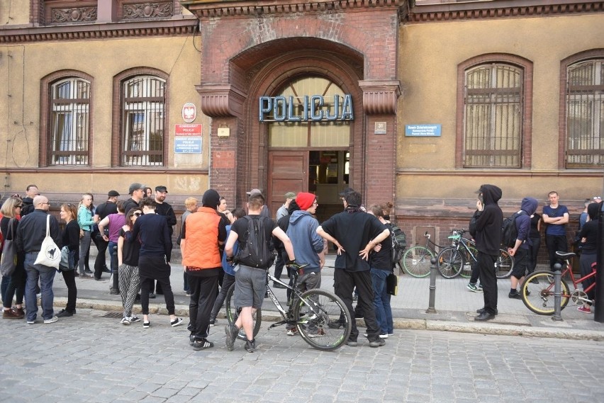 Anarchiści w komisariacie przy Al. Marcinkowskiego