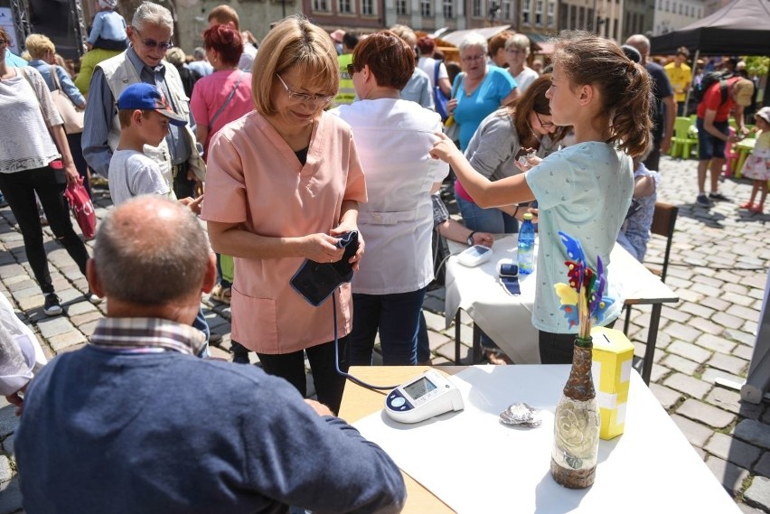 Koncert dla Hospicjum Palium: Kolorowe motyle opanowały Stary Rynek [ZDJĘCIA]