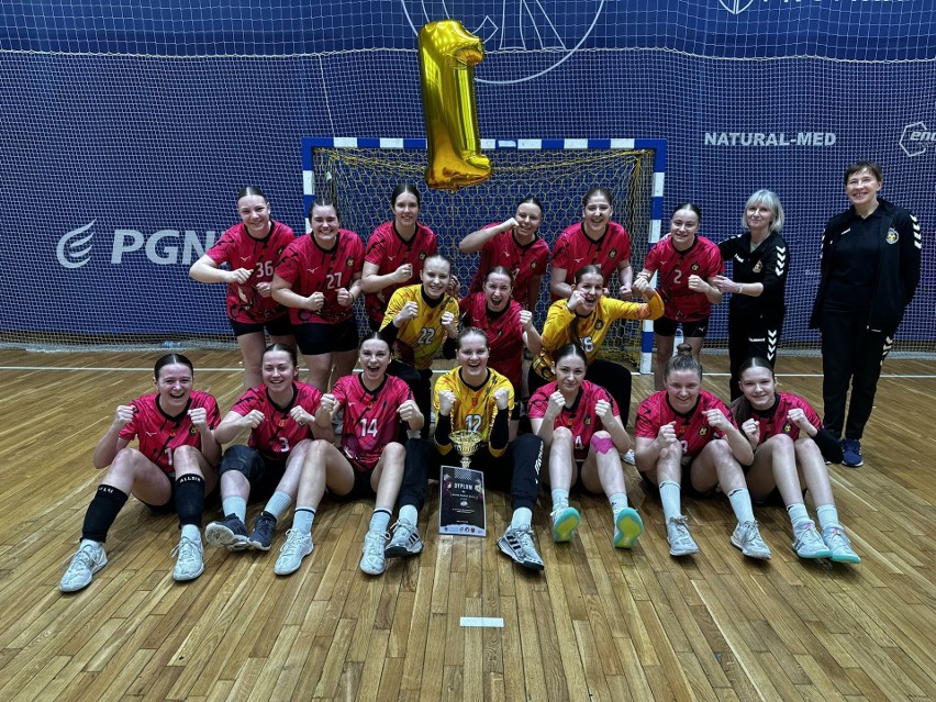 Korona Handball Kielce wygrała z SKS Kusy Kraków i zajęła pierwsze miejsce w turnieju 1/16 finału Mistrzostw Polski Juniorek Młodszych